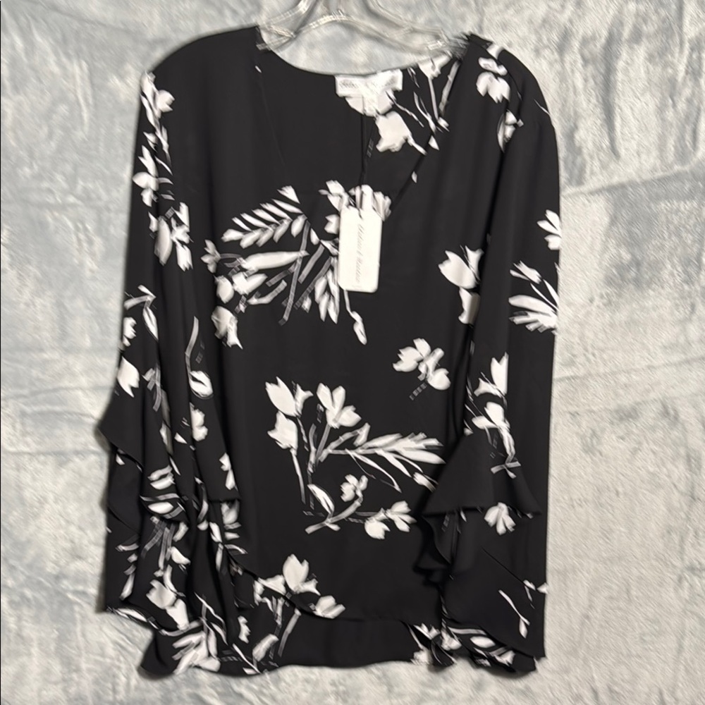 NWT Chelsea & Theodore blouse 2X Black floral‎ plus size Women's top size 2X